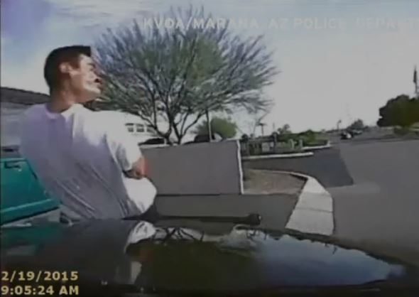 Policja zneutralizowała przestępcę... rozjeżdżając go autem (video)