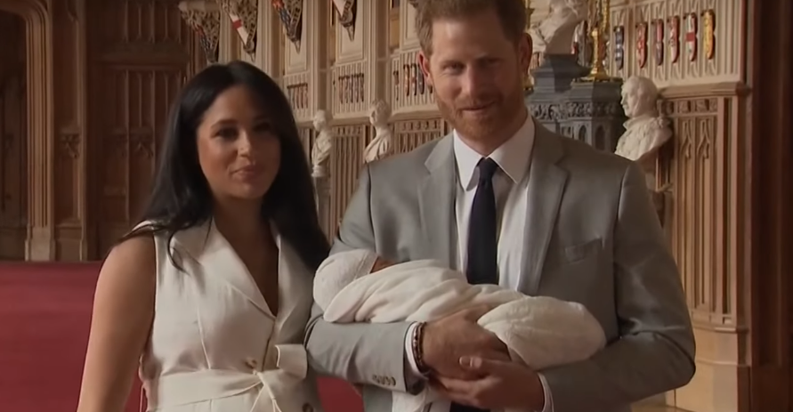 Meghan Markle przyłapana przez paparazzi z synkiem. To, jak się z nim obchodzi, oburzyło matki na całym świecie