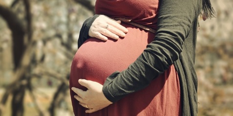 Nowa niebezpieczna moda wśród matek, położone są przerażone. Apelują, aby pod żadnym pozorem tego nie robić