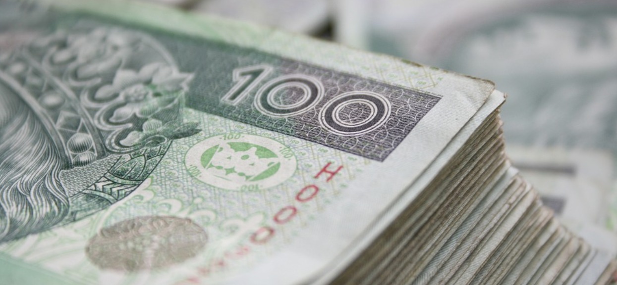 Emeryci dostaną nawet po 100 zł więcej. Wiemy kiedy