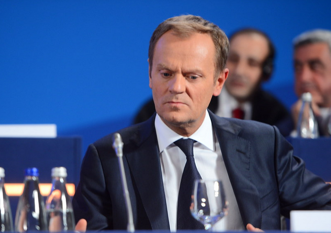Tusk o agresywnych kibolach z Białegostoku. "Tragedią jest władza, która jest ich patronem"