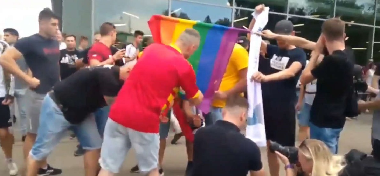 Narodowcy przegrali pojedynek na inteligencję z flagą LGBT. Próbowali ją podpalić, ale coś im nie wyszło
