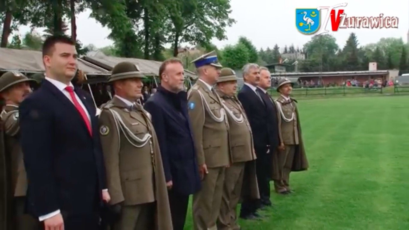 Internauci ZACHWYCENI niezłomnością żołnierza. Tylko jeden przywitał się z Misiewiczem jak trzeba (VIDEO)