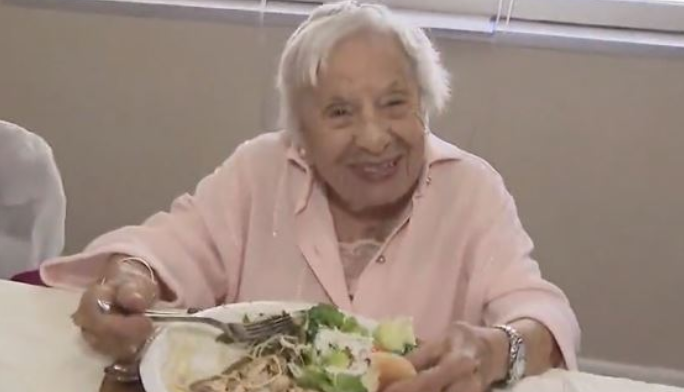 Babcia ma 107 lat i zdradziła sekret długowieczności. Nie chodzi o zdrowy tryb życia, popłaczecie się ze śmiechu