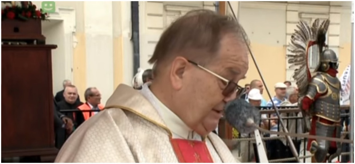 Właśnie ujawniono nadawcę przelewu na prawie milion złotych dla Tadeusza Rydzyka. W głowie się nie mieści