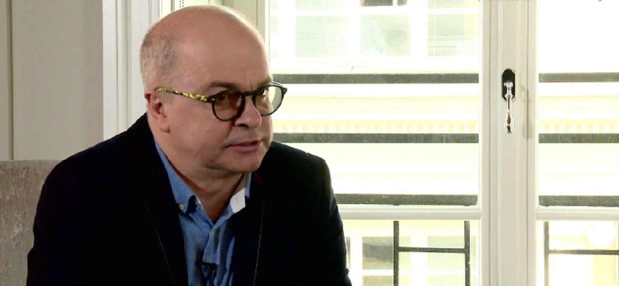 Tomasz Zimoch nie zostawia suchej nitki na politykach. "Szydło a Tusk? To jakby Barcelona grała ze Złoczewianką"
