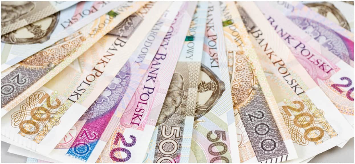 Dwóch nastolatków drukowało własne banknoty. Zakupowe szaleństwo zostało jednak nagle przerwane