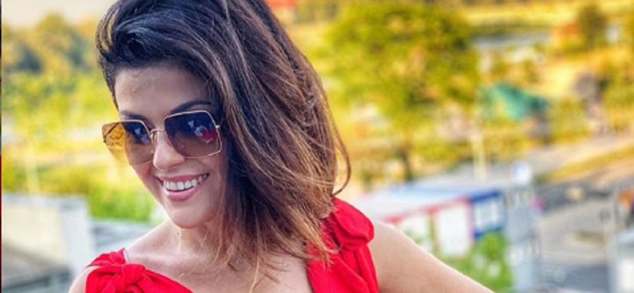 Kasia Cichopek biega po plaży w zjawiskowej sukience. Jej kosmiczna cena rozjuszyła fanki