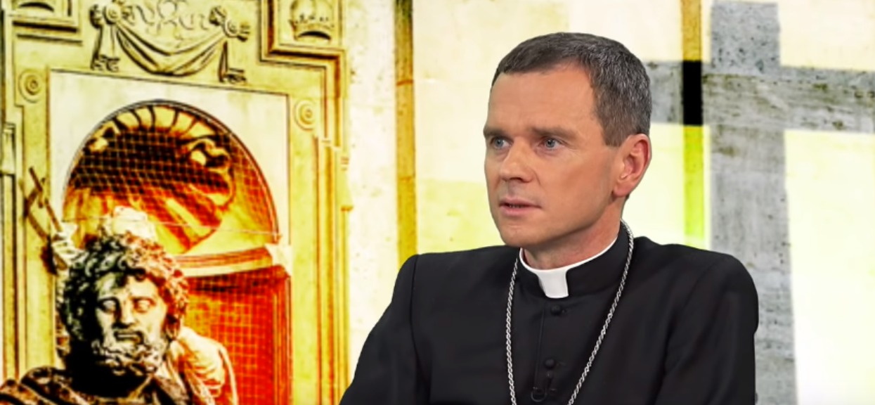Biskup Milewski atakuje podczas mszy. "Chora ideologia LGBT prowadzi do zniewolenia i deprawacji"