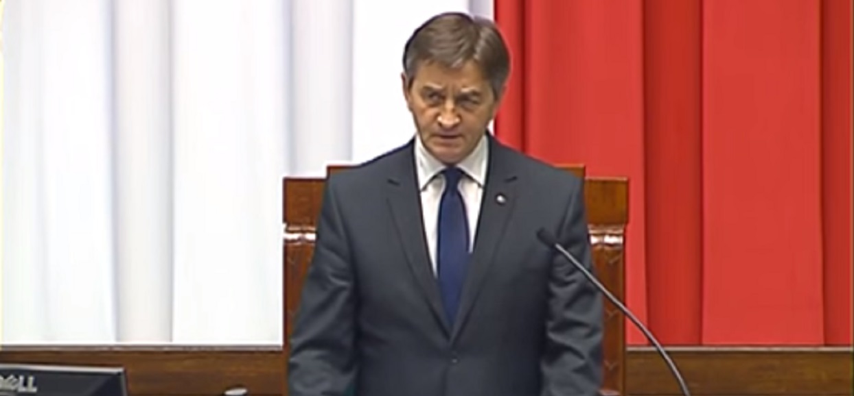 To jakieś żarty? Zniszczono część dokumentów ws. afery Kuchcińskiego