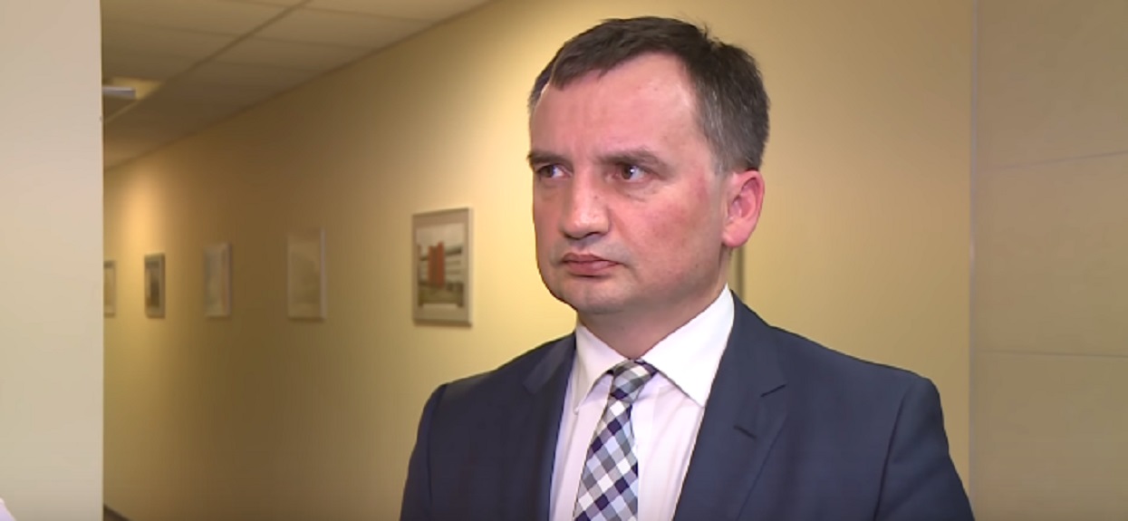 Posłanka PiS chce od Ziobry specjalnych przywilejów prawnych dla księży. Duchowni staną się nietykalni?