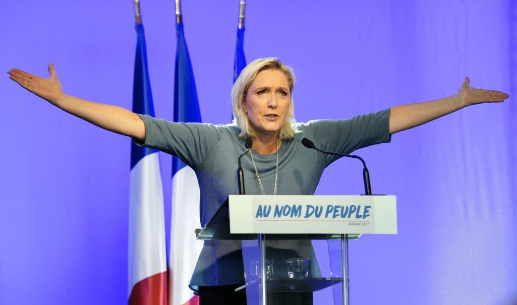 Le Pen STRACI immunitet. Absurdalny powód