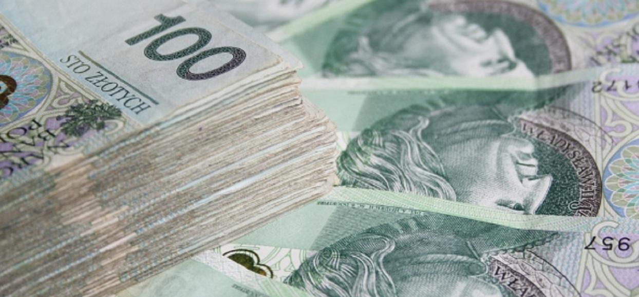 Nie 500 plus, a 1500 plus. Wiadomo do kogo co miesiąc trafią takie pieniądze