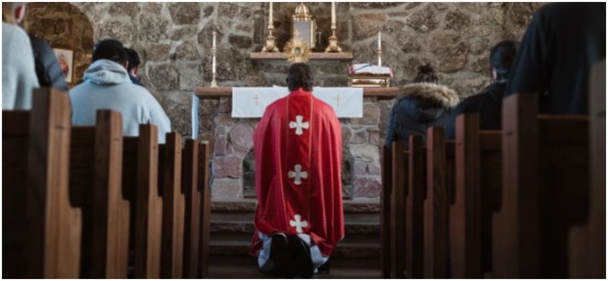 Gang księży pedofilów gwałcił latami małe dzieci. Ich ofiary przerywają milczenie