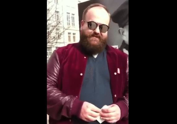 Lewicowy działacz zakleił wystawę Żołnierzy Wyklętych. "J*bane śmieci z lasu" (VIDEO)
