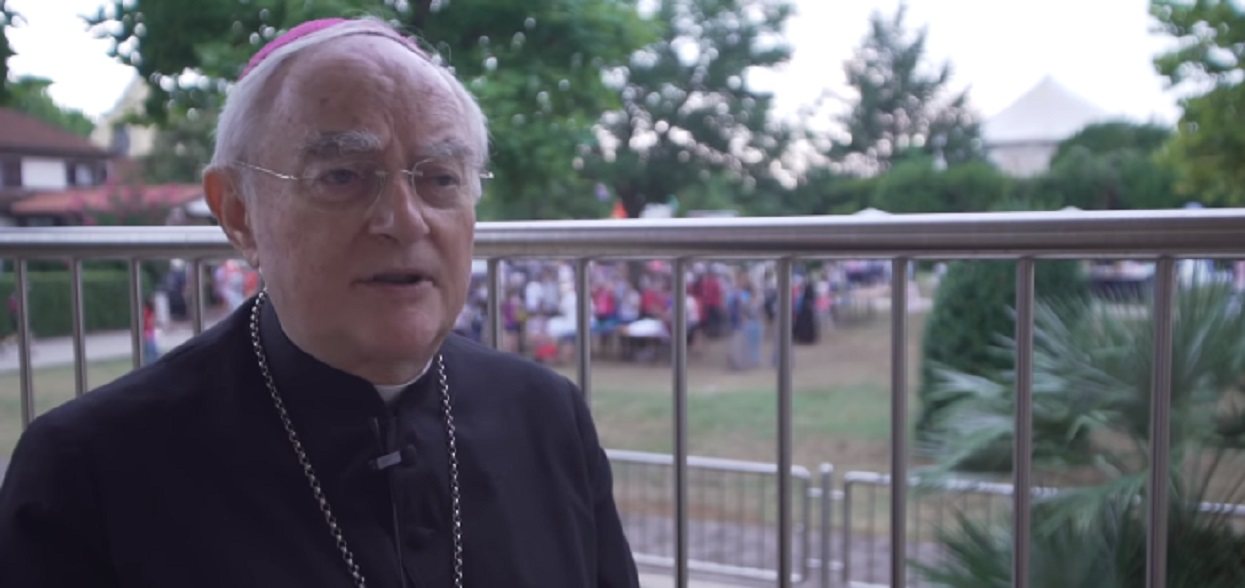 "Znakomity następca Karola Wojtyły". Hoser odleciał, porównał Jędraszewskiego do papieża