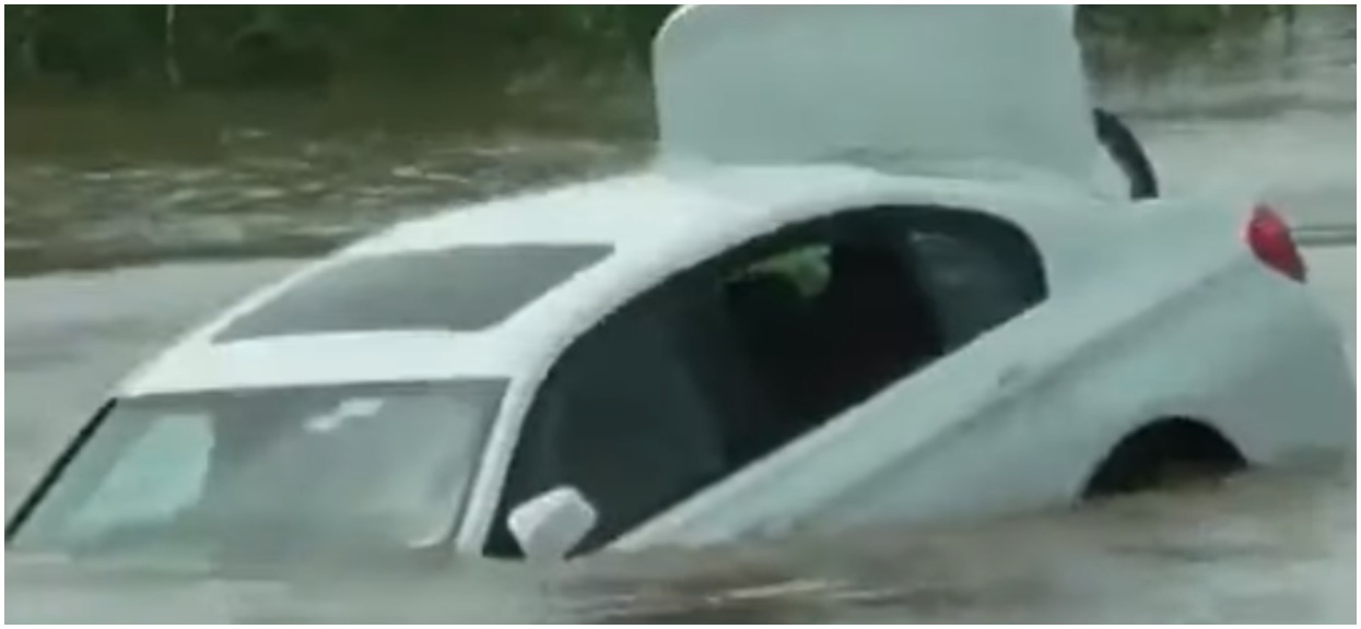 O ich synu mówi już cały świat. Dostał od rodziców nowe BMW i je utopił, bo chciał Jaguara