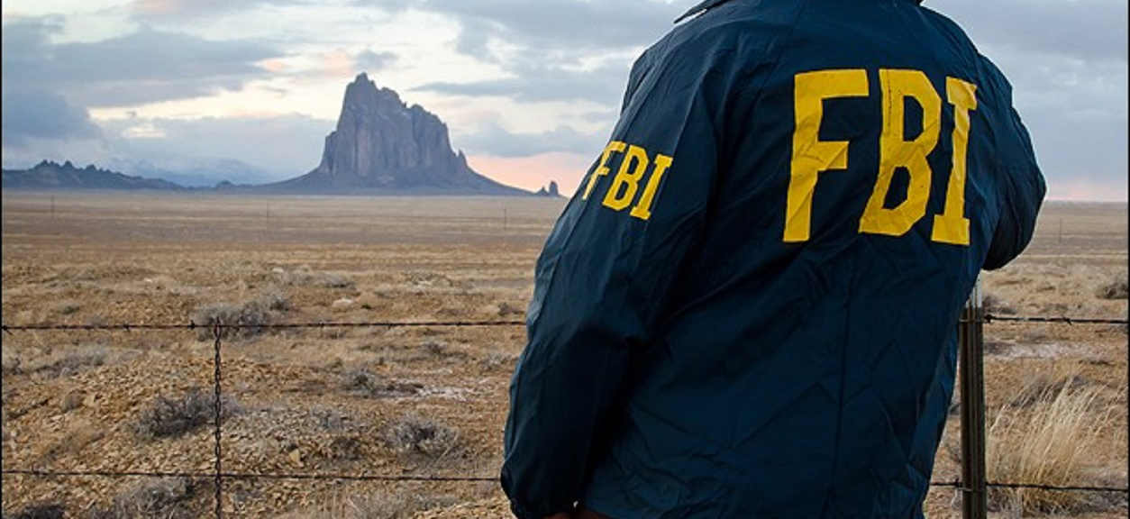 FBI uderza w brytyjską rodzinę królewską! Jej członek miał molestować małych chłopców