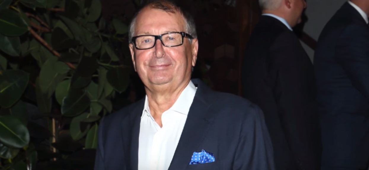 Tata Piotra Woźniaka-Staraka to jeden z najbogatszych Polaków. Czym się zajmuje?