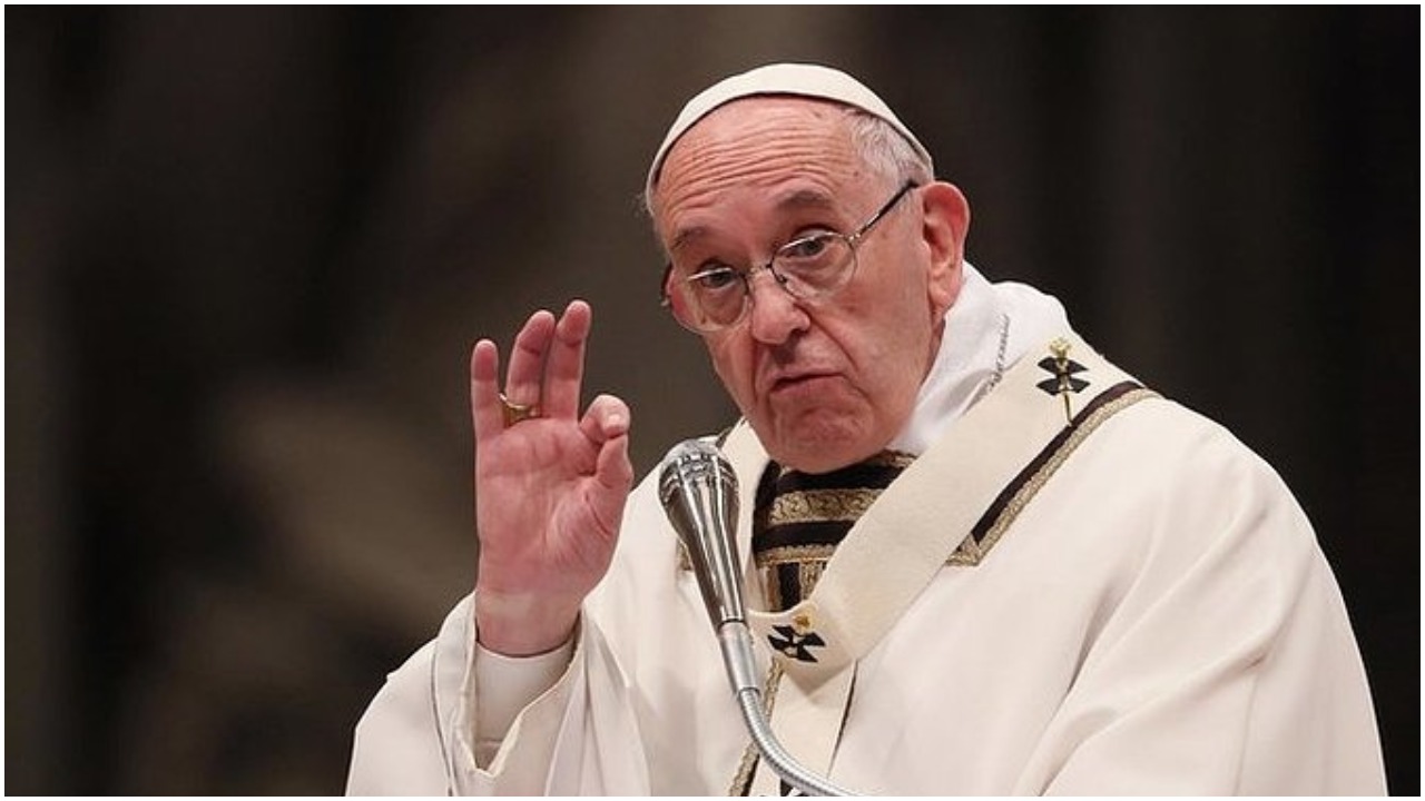Znienacka w kierunku papieża Franciszka z tłumu ruszyła mała dziewczynka. Nagle Ojciec Święty wyrzekł 4 słowa
