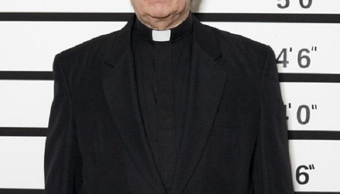 Ksiądz zmuszał dzieci do udawania seksu oralnego - prokuratura zakończyła śledztwo