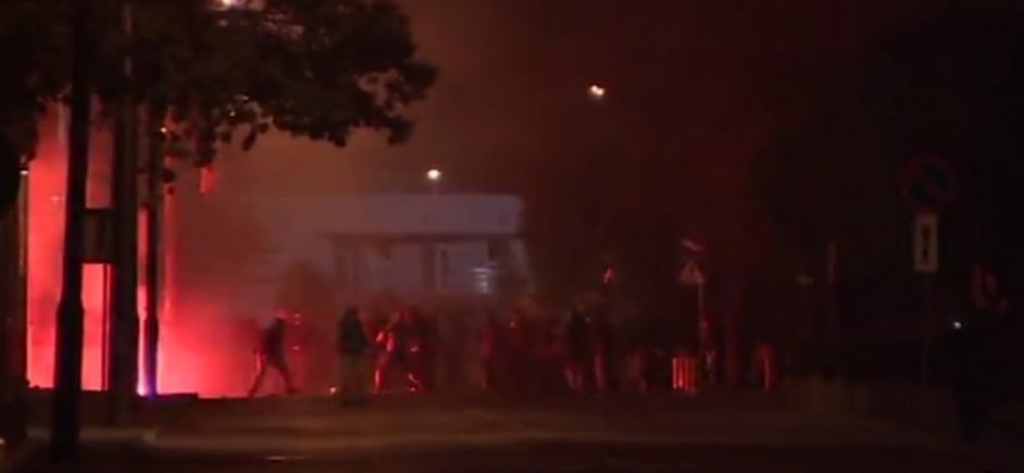 Zamieszki w Knurowie. Zaatakowano policjantów w szpitalu i komendę policji (VIDEO)