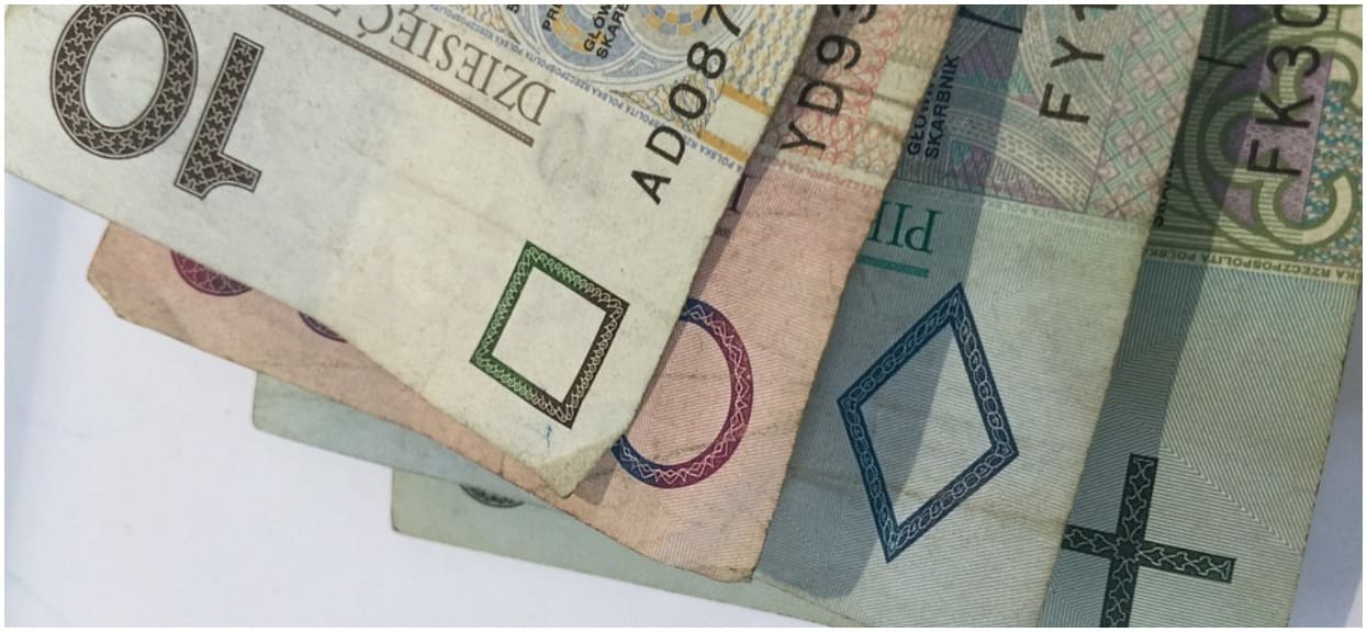Obietnice PiS ws. natychmiastowych alimentów to niewypał? Samotni rodzice nie mają aktualnie na co liczyć