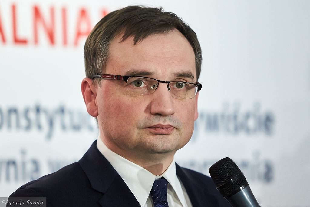 Prawie 60% Polaków chce dymisji Ziobry. Złe informacje dla Kaczyńskiego