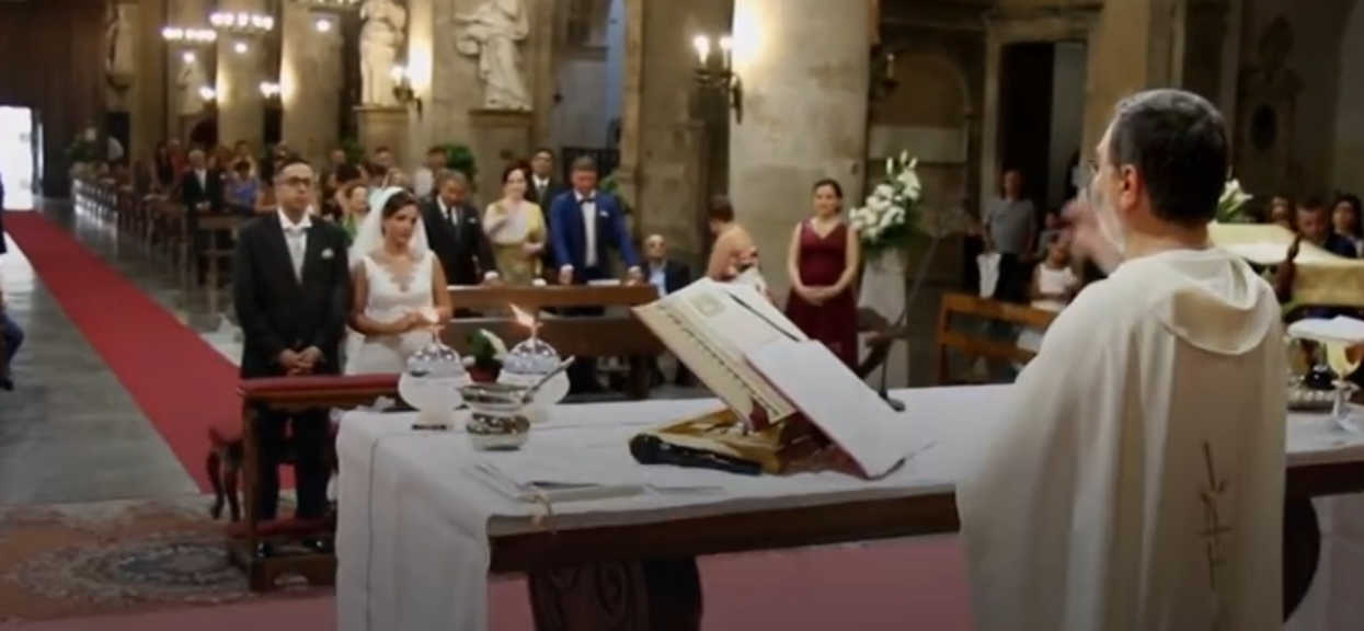 Niewiarygodne zjawisko przerwało ślub. Nagłe huknięcie i w najważniejszym momencie zapadła ciemność