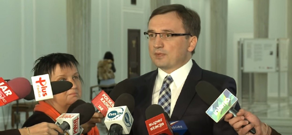 Tłumy Polaków wyszły na ulicę. Chcą dymisji Zbigniewa Ziobro