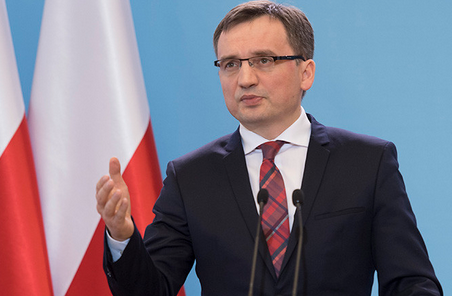 Prokuratura wkroczyła do ministerstwa sprawiedliwości. Przejęto sprzęt komputerowy