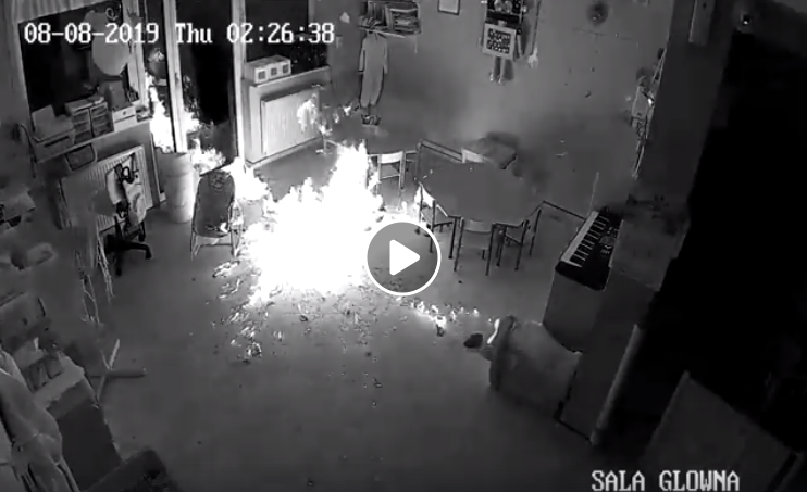 Atak na przedszkole w Poznaniu! Wrzucono płonące butelki do budynku, okropne informacje Polsatu