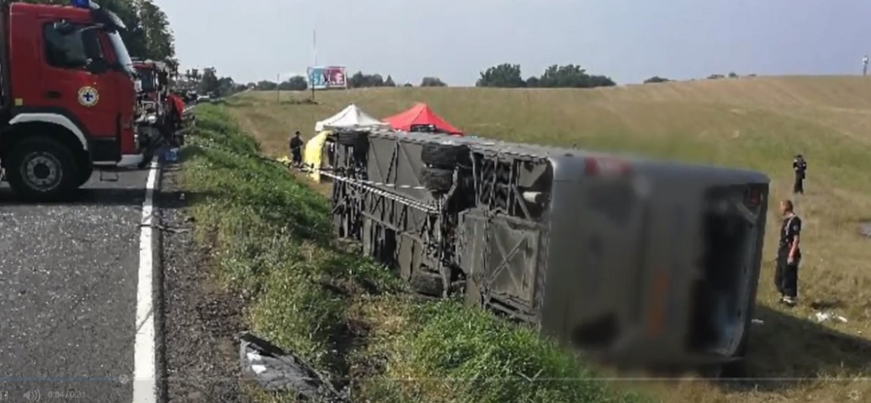 29 osób trafiło do szpitala, służby robią co mogą. Jechali na pielgrzymkę, w ułamku sekundy wydarzyło się najgorsze
