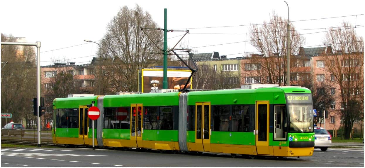 W upale przewinęli dziecko w tramwaju, a pieluchę wyrzucili do pojemnika na bilety. Zapach był nie do zniesienia