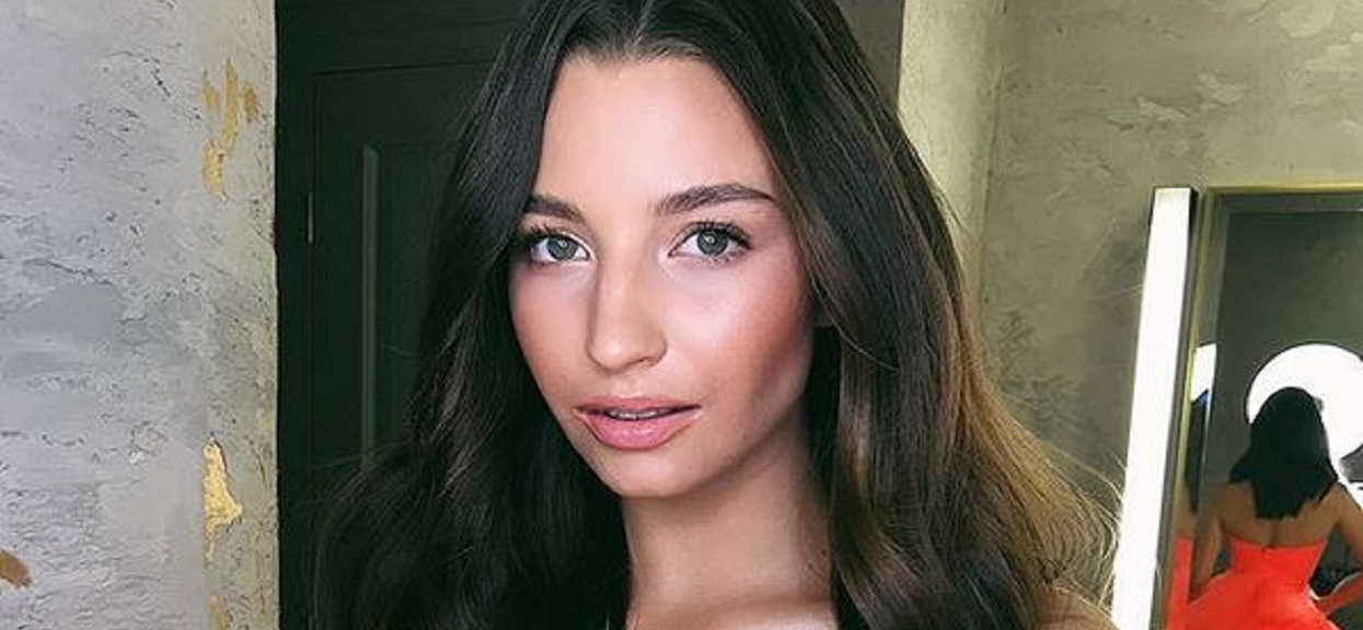Julia Wieniawa zabłysnęła z mini torebeczką wartą fortunę. Kosztuje tyle, ile niektórzy nie zarabiają w miesiąc