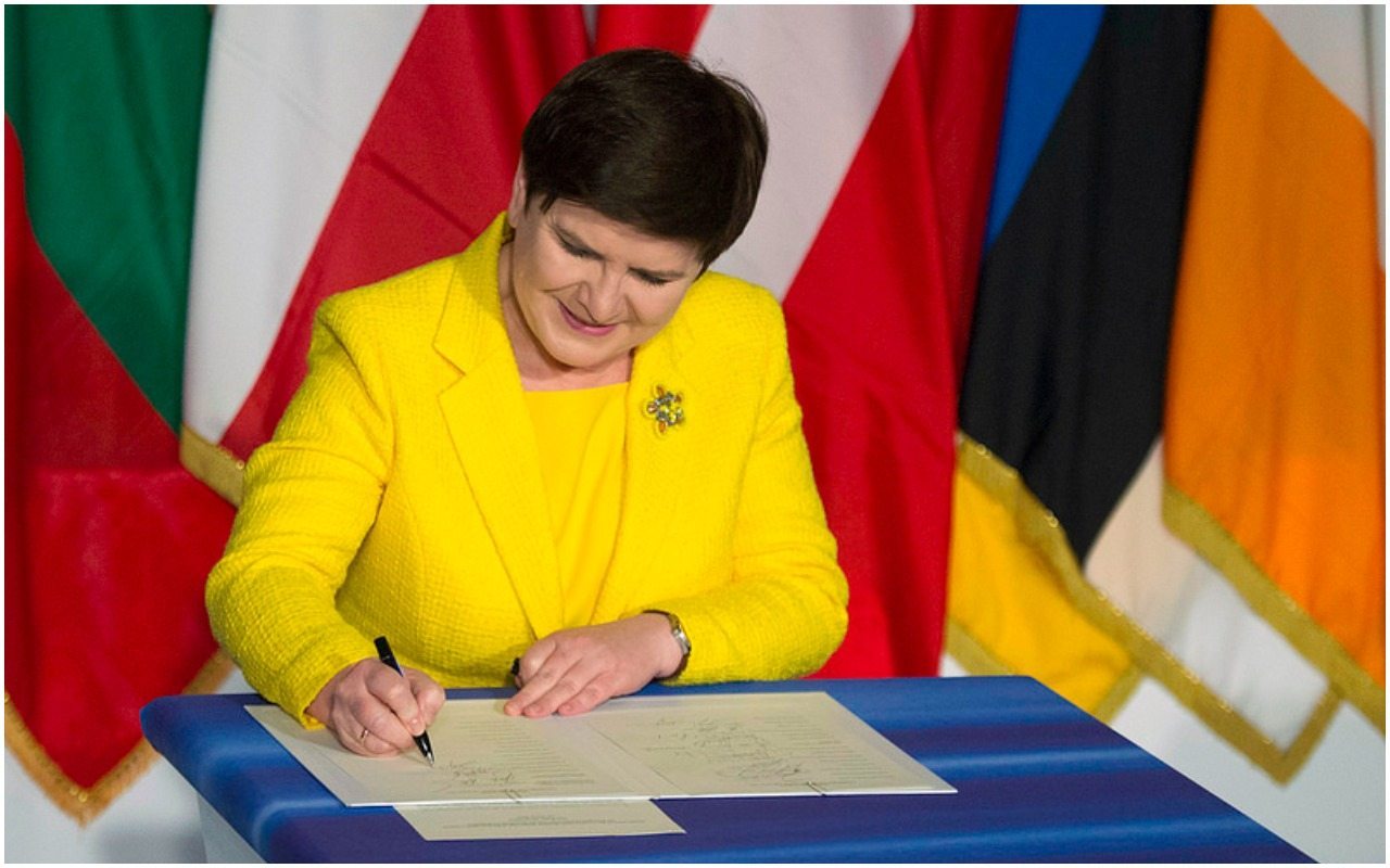 Modowa wpadka Szydło we Włoszech. Żółty kolor jest zarezerwowany dla...