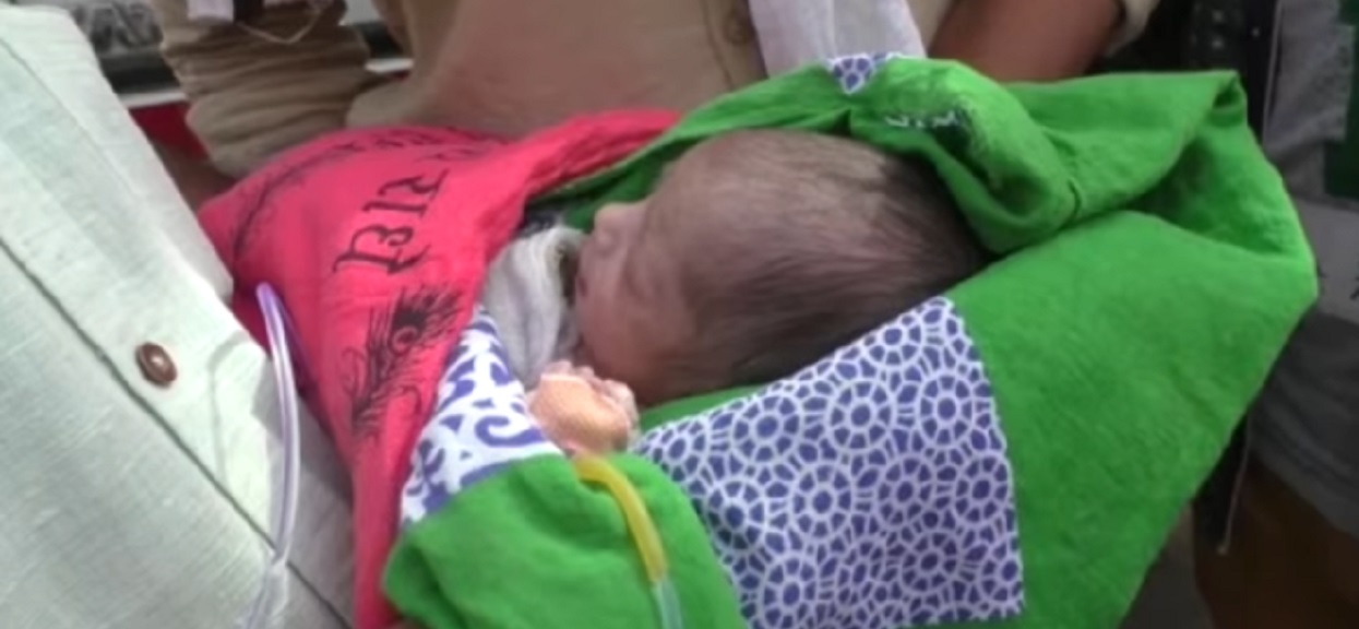 Wzięła na ręce nowo narodzoną córeczkę. Mama spojrzała na jej klatkę piersiową i zrozpaczona zalała się łzami