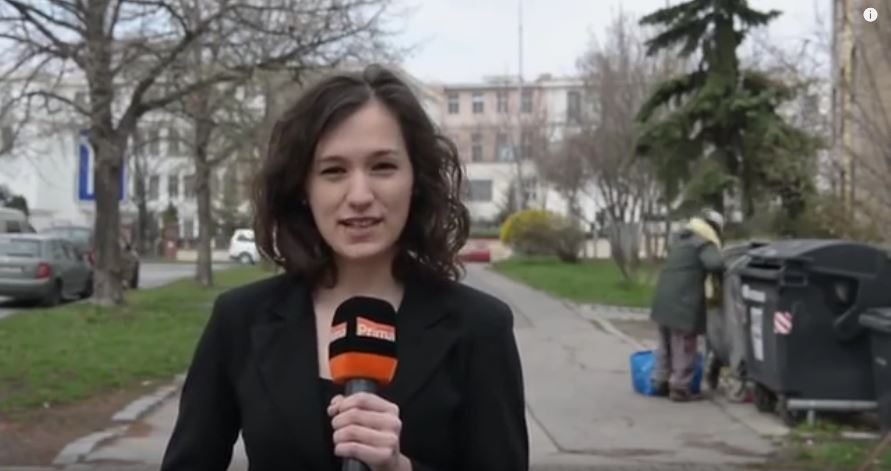 Prawdziwa akcja za plecami reporterki czeskiej telewizji na żywo! Mistrz drugiego planu wpadł... (VIDEO)