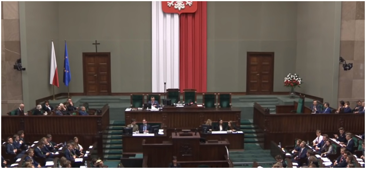 Sondaż: PiS zebrał dwa razy więcej poparcia od Koalicji Obywatelskiej