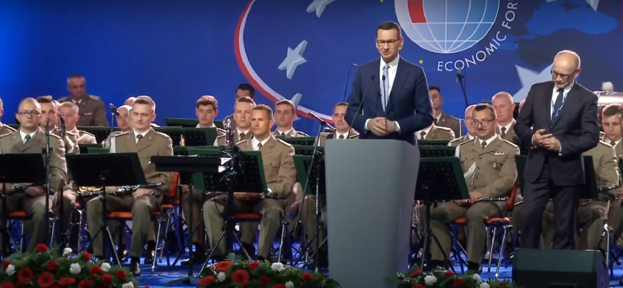 "Niskie emerytury, ale równe dla wszystkich". Rząd PiS nie wyklucza rewolucji w świadczeniach dla seniorów