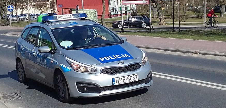Jadąc rowerem spojrzał w górę. Tego widoku długo nie zapomni, musiał od razu wezwać policję