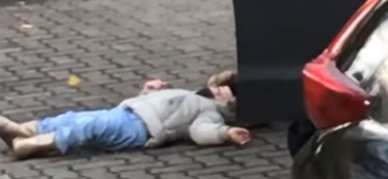 Tata ma nadzwyczaj marudną córkę. Mama po kryjomu nagrała, jak "załatwił" spryciulę