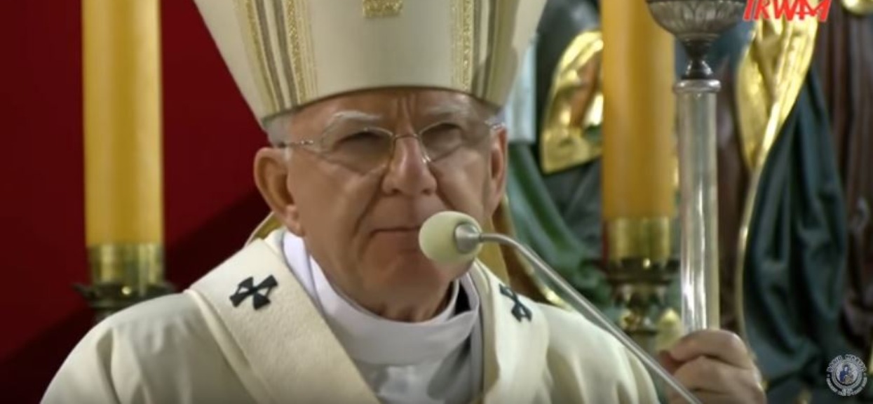 Abp. Jędraszewski w oparach kadzidła i absurdu. Mówił o "ciemnych siłach związanych z seksem"