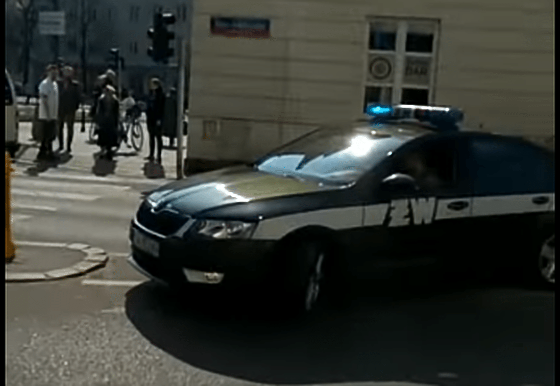 Jest nagranie z blokady rządowej kolumny przeprowadzonej przez dziennikarza GW (VIDEO)