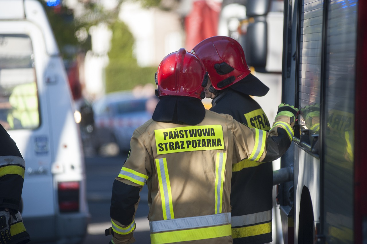 Wpadli samochodem do wody, nie żyją dwie osoby. Dramatyczna akcja ratunkowa
