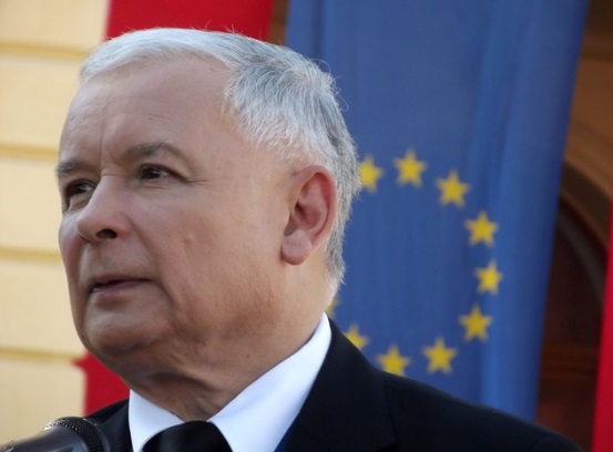 Wiemy, ile Kaczyński czekał na operację na NFZ. Aż wierzyć się nie chce