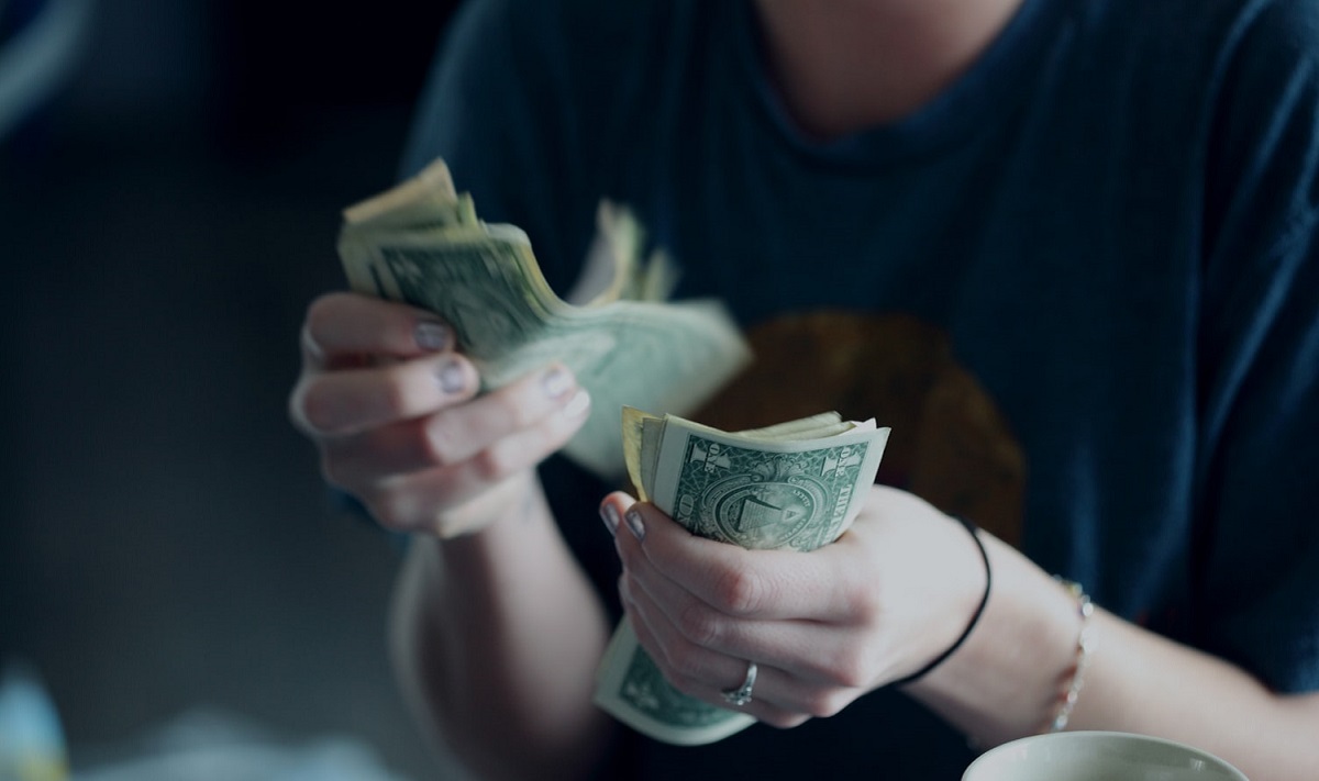 Uwiódł 4 kobiety w jednym czasie. Trzy z nich przekazały mu ogromne pieniądze