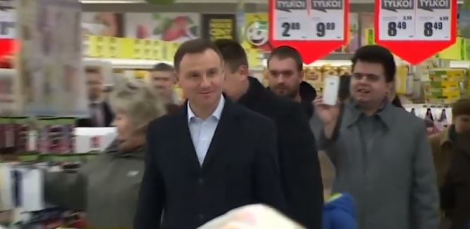 Powtórzyli zakupy Dudy sprzed 4 lat. Pokazuje jak wszystko podrożało