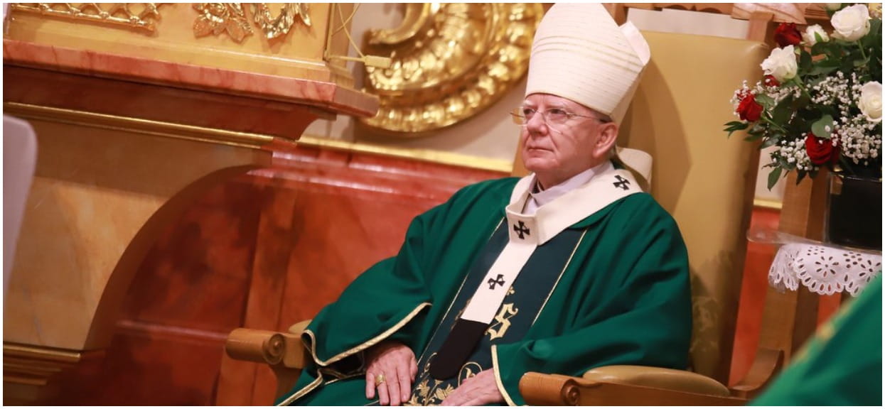 Abp Jędraszewski nagle zwolnił 5 kobiet z dziećmi. Jedna z nich ujawnia jak je traktował