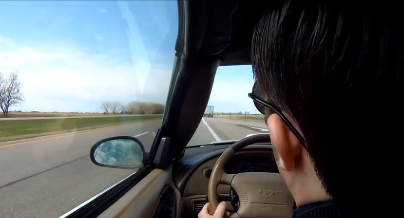 Nagrał jak zasnął za kierownicą. Niesamowity film (video)